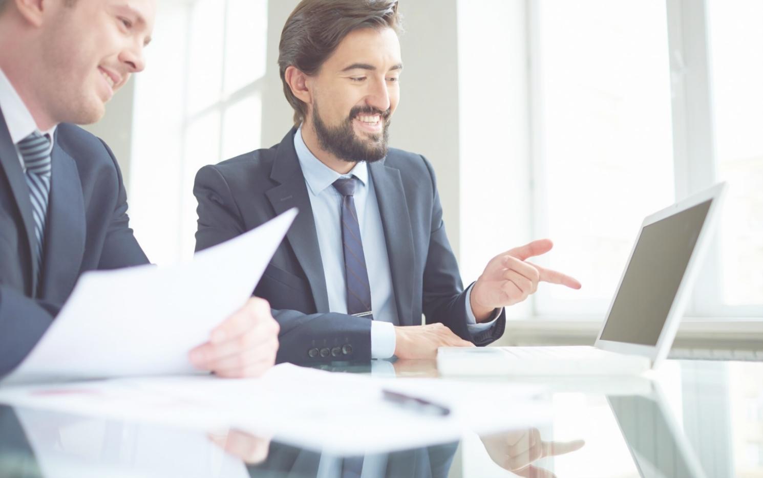 Teilnehmende beim gemeinsamen Lernen und Austausch im Lernprogramm